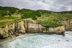 Les belles falaises du tunnel échouent à Dunedin, Nouvelle-Zélande image libre de droits Les belles falaises du tunnel échouent à Dunedin, Nouvelle-Zélande image libre de droits