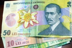 Les billets de banque roumains, en dépit d'être en Europe ils emploient toujours leur propre argent photographie stock libre de droits Les billets de banque roumains, en dépit d'être en Europe ils emploient toujours leur propre argent photographie stock libre de droits