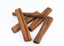 Les bâtons de cannelle et l'épice d'anis se tiennent le premier rôle, d'isolement sur le plan rapproché blanc de fond Épices parf photo stock Les bâtons de cannelle et l'épice d'anis se tiennent le premier rôle, d'isolement sur le plan rapproché blanc de fond Épices parf photo stock