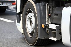 Les camions se sont garés vers le haut de en dehors d'un secteur de parking du ` s de société photo libre de droits Les camions se sont garés vers le haut de en dehors d'un secteur de parking du ` s de société photo libre de droits
