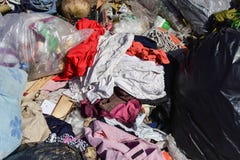 Les déchets des déchets qui sont dégradés par naturel signifient photo stock Les déchets des déchets qui sont dégradés par naturel signifient photo stock