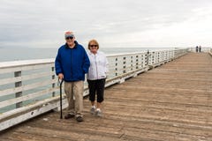 Les gens chez San Simeon Pier, la Californie, Etats-Unis photos libres de droits Les gens chez San Simeon Pier, la Californie, Etats-Unis photos libres de droits