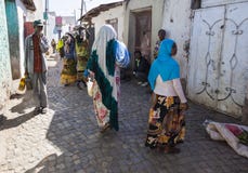 Les gens dans leurs activités courantes quotidiennes qui presque sans changement pendant plus de quatre cents années Harar l'ethi photo stock Les gens dans leurs activités courantes quotidiennes qui presque sans changement pendant plus de quatre cents années Harar l'ethi photo stock