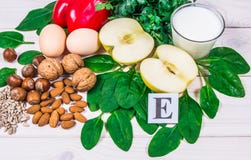 Les ingrédients des plats contenant la vitamine E Un régime sain image stock Les ingrédients des plats contenant la vitamine E Un régime sain image stock