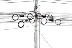 Les lignes de télécommunication accroche sur le poteau électrique photographie stock libre de droits Les lignes de télécommunication accroche sur le poteau électrique photographie stock libre de droits