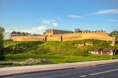 Les murs de ville et le château royal, Szydlow, Swietokrzyskie, Pologne photos libres de droits Les murs de ville et le château royal, Szydlow, Swietokrzyskie, Pologne photos libres de droits