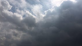 Les nuages blancs disparaissent dans le soleil chaud sur le ciel bleu le mouvement de Temps-faute opacifie le fond de ciel bleu C banque de vidéos Les nuages blancs disparaissent dans le soleil chaud sur le ciel bleu le mouvement de Temps-faute opacifie le fond de ciel bleu C banque de vidéos
