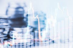 Les rangées de la pièce de monnaie et le graphique du marché boursier commercent l'indicateur financier photographie stock Les rangées de la pièce de monnaie et le graphique du marché boursier commercent l'indicateur financier photographie stock