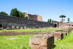 Les ruines du stade sur la colline de Palatine à Rome, Italie image stock Les ruines du stade sur la colline de Palatine à Rome, Italie image stock