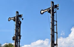 Les vieilles sémaphores mécaniques montrent le signal d'arrêt photographie stock libre de droits Les vieilles sémaphores mécaniques montrent le signal d'arrêt photographie stock libre de droits