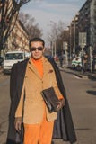 Leute außerhalb des Armani-Modeschaugebäudes für Milan Mens Mode-Woche 2015 Stockbilder Leute außerhalb des Armani-Modeschaugebäudes für Milan Mens Mode-Woche 2015 Stockbilder