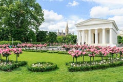 Leute, die Volksgarten-Park und Theseus-Tempel, Wien, Au besuchen stockfotos Leute, die Volksgarten-Park und Theseus-Tempel, Wien, Au besuchen stockfotos