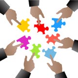 Leute übergeben mit Puzzlespielstücken vektor abbildung Leute übergeben mit Puzzlespielstücken vektor abbildung