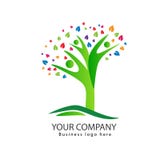 Leutebaum-Logoentwurf mit buntem BlattStammbaum stock abbildung Leutebaum-Logoentwurf mit buntem BlattStammbaum stock abbildung