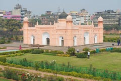 Leutebesuchsmausoleum von Bibipari in Lalbagh-Fort in Dhaka, Bangladesch lizenzfreies stockfoto Leutebesuchsmausoleum von Bibipari in Lalbagh-Fort in Dhaka, Bangladesch lizenzfreies stockfoto