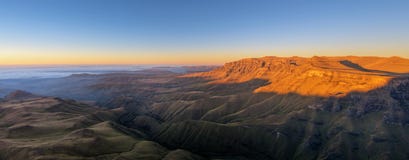 Lever de soleil Drakensberg, Afrique du Sud photographie stock libre de droits Lever de soleil Drakensberg, Afrique du Sud photographie stock libre de droits