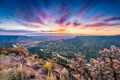 Lever de soleil du Nouveau Mexique au-dessus de Rio Grande River images libres de droits Lever de soleil du Nouveau Mexique au-dessus de Rio Grande River images libres de droits