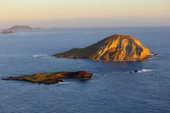 Lever de soleil à l'île Oahu, Hawaï de lapin images libres de droits Lever de soleil à l'île Oahu, Hawaï de lapin images libres de droits