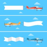 Licht vliegtuig die een banner in een vlakke stijl trekken vector illustratie Licht vliegtuig die een banner in een vlakke stijl trekken vector illustratie