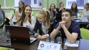 Liczy jeden drużyny ucznie wygrywa rywalizację zdjęcie wideo Liczy jeden drużyny ucznie wygrywa rywalizację zdjęcie wideo