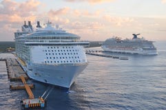 Lidstaten Allure van het Overzees in Cozumel, Mexico royalty-vrije stock foto Lidstaten Allure van het Overzees in Cozumel, Mexico royalty-vrije stock foto