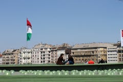 Liebhaber auf einer Brücke, Paare stockfoto Liebhaber auf einer Brücke, Paare stockfoto