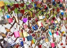 Liefdesloten op Makartsteg-brug over de Salzach-Rivier in Salzburg, Oostenrijk Royalty-vrije Stock Afbeelding Liefdesloten op Makartsteg-brug over de Salzach-Rivier in Salzburg, Oostenrijk Royalty-vrije Stock Afbeelding