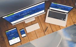 lieu de travail de vue supérieure avec des dispositifs montrant frais sensible et le mod illustration libre de droits lieu de travail de vue supérieure avec des dispositifs montrant frais sensible et le mod illustration libre de droits