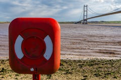 Lifebuoy przy Humber mostem, UK zdjęcia royalty free Lifebuoy przy Humber mostem, UK zdjęcia royalty free