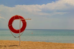 Lifebuoy на пляже стоковая фотография rf Lifebuoy на пляже стоковая фотография rf