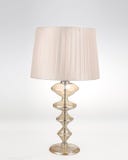 Lightin de vidro ambarino luxuoso da mesa fotografia de stock Lightin de vidro ambarino luxuoso da mesa fotografia de stock
