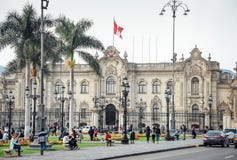 Lima/Peru - 07 18 2017: Vista no palácio presidencial fotografia de stock royalty free Lima/Peru - 07 18 2017: Vista no palácio presidencial fotografia de stock royalty free