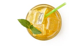 Limonada fresca com gelo e hortelã Modo do verão Isolado fotografia de stock Limonada fresca com gelo e hortelã Modo do verão Isolado fotografia de stock