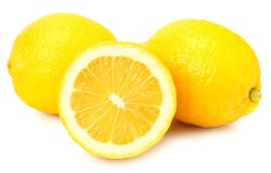 Limone con le fette isolate su fondo bianco Alimento sano fotografia stock libera da diritti Limone con le fette isolate su fondo bianco Alimento sano fotografia stock libera da diritti