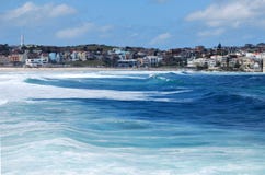 Linea costiera della spiaggia di Bondi a Sydney Vista dalla barca fotografia stock Linea costiera della spiaggia di Bondi a Sydney Vista dalla barca fotografia stock