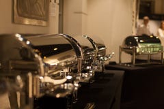 Linea del buffet di pranzo e di cena fotografia stock libera da diritti Linea del buffet di pranzo e di cena fotografia stock libera da diritti