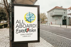 Lisbona, il 24 aprile 2018: Foto dell'immagine con il concorso di canzone di Eurovisione di simboli di Eurovisione del funzionari immagine stock Lisbona, il 24 aprile 2018: Foto dell'immagine con il concorso di canzone di Eurovisione di simboli di Eurovisione del funzionari immagine stock