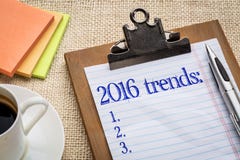 Liste de tendances de l'année 2016 sur le presse-papiers Images libres de droits Liste de tendances de l'année 2016 sur le presse-papiers Images libres de droits