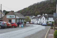 Liten lakesideby av den Pooley bron nära sjön Ullswater i sjöområdet, England arkivfoton Liten lakesideby av den Pooley bron nära sjön Ullswater i sjöområdet, England arkivfoton