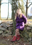 Little kid - girl leaning on a wall Royalty Free Stock Photography Little kid - girl leaning on a wall Royalty Free Stock Photography