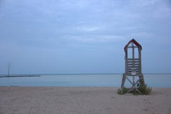 Livr?ddarest?llning p? stranden arkivfoto Livr?ddarest?llning p? stranden arkivfoto
