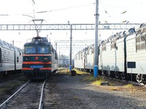 Locomotora eléctrica en el depósito ferroviario imagenes de archivo Locomotora eléctrica en el depósito ferroviario imagenes de archivo