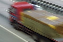 Logistica - camion a velocità - sfuocatura fotografia stock libera da diritti Logistica - camion a velocità - sfuocatura fotografia stock libera da diritti