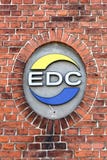 Logo d'EDC sur un mur photos libres de droits Logo d'EDC sur un mur photos libres de droits