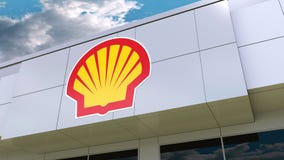 Logo di Shell Oil Company sulla facciata moderna della costruzione Rappresentazione editoriale 3D royalty illustrazione gratis Logo di Shell Oil Company sulla facciata moderna della costruzione Rappresentazione editoriale 3D royalty illustrazione gratis