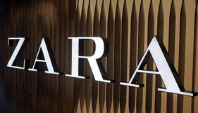 Logo di Zara a Sydney dal deposito sulla via del mercato fotografie stock Logo di Zara a Sydney dal deposito sulla via del mercato fotografie stock