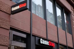 Logotipo da loja de GameStop em Francoforte imagem de stock Logotipo da loja de GameStop em Francoforte imagem de stock