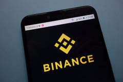 Logotipo da troca do cryptocurrency de Binance no smartphone imagem de stock royalty free Logotipo da troca do cryptocurrency de Binance no smartphone imagem de stock royalty free