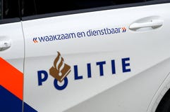 Logotipo y lema holandeses de la policía en un coche fotos de archivo libres de regalías Logotipo y lema holandeses de la policía en un coche fotos de archivo libres de regalías