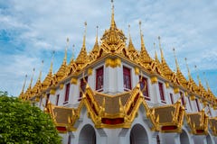Loha Prasart ou castelo do metal em Wat Ratchanadda em Banguecoque, Tail?ndia imagem de stock royalty free Loha Prasart ou castelo do metal em Wat Ratchanadda em Banguecoque, Tail?ndia imagem de stock royalty free